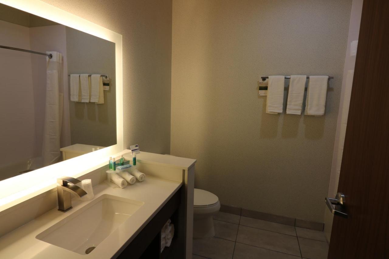 Holiday Inn Express & Suites - Coffeyville By Ihg Εξωτερικό φωτογραφία