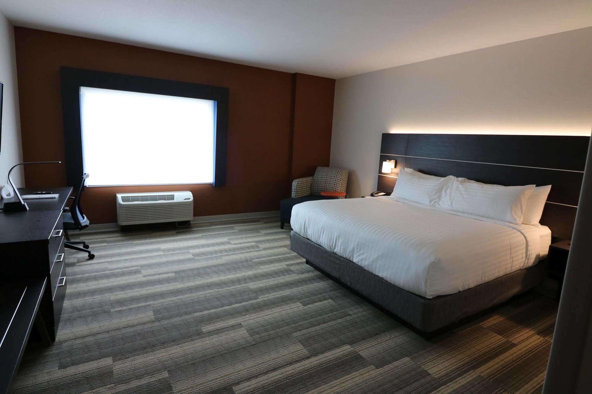 Holiday Inn Express & Suites - Coffeyville By Ihg Εξωτερικό φωτογραφία
