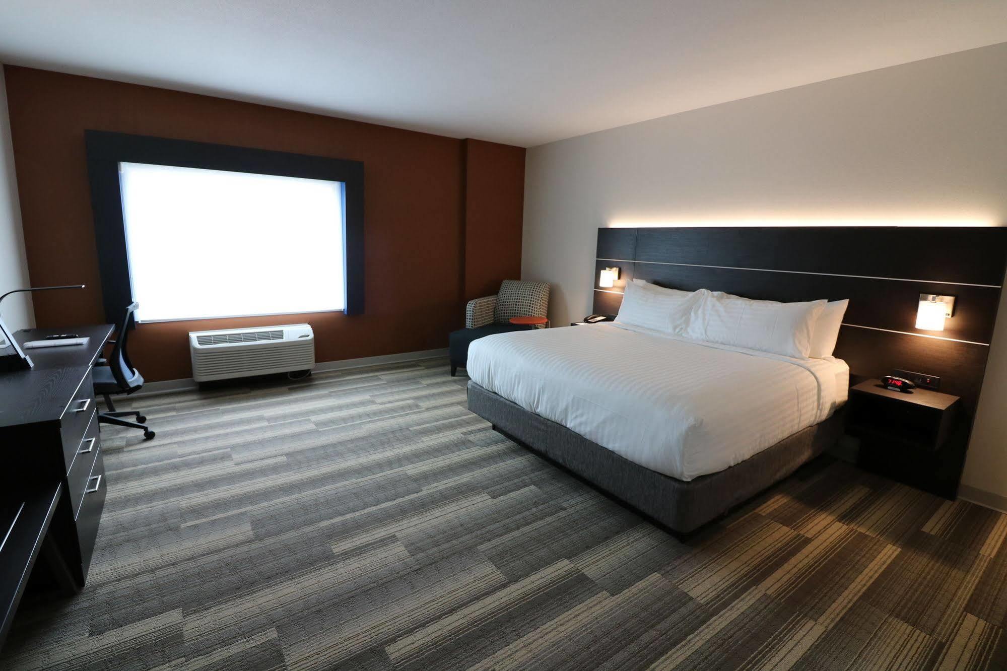Holiday Inn Express & Suites - Coffeyville By Ihg Εξωτερικό φωτογραφία